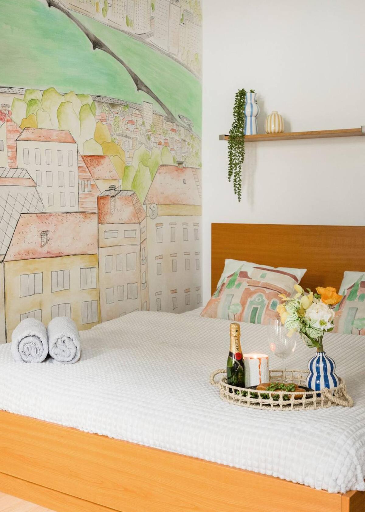 Charm In Bustling 7th District Apartamento