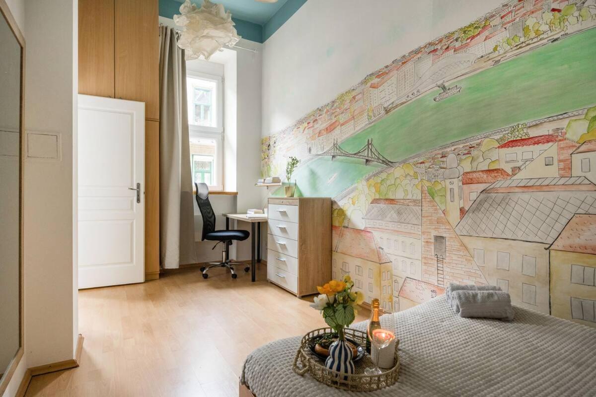 Charm In Bustling 7th District