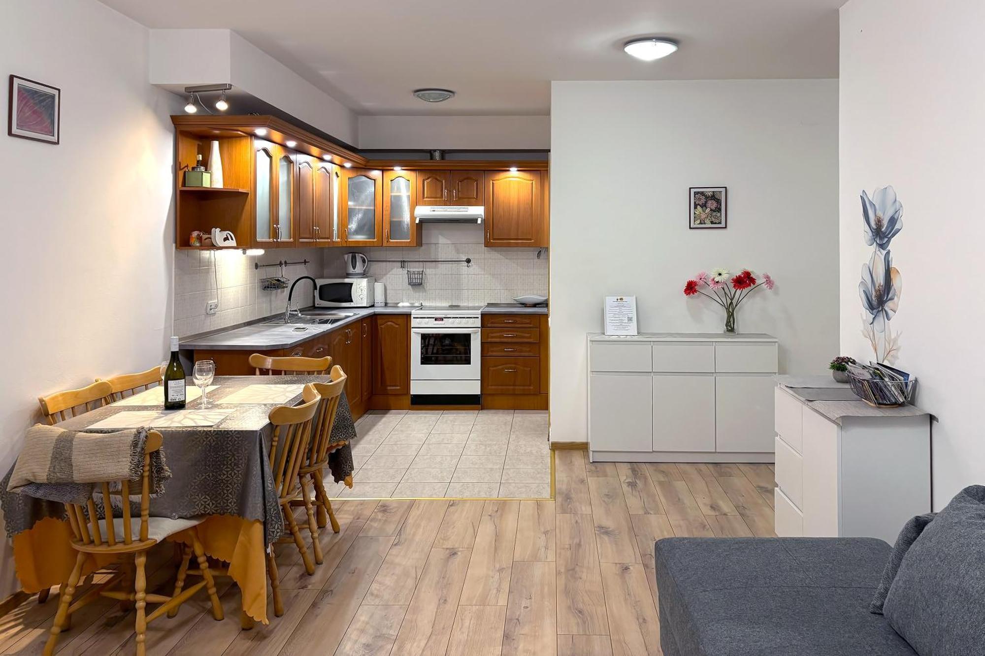 Calm Premium Apartment, Terrace & Garage Apartment