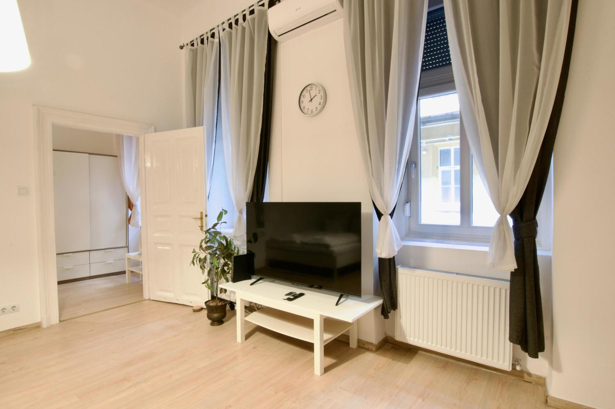 Standard By Hi5- Dob Street *