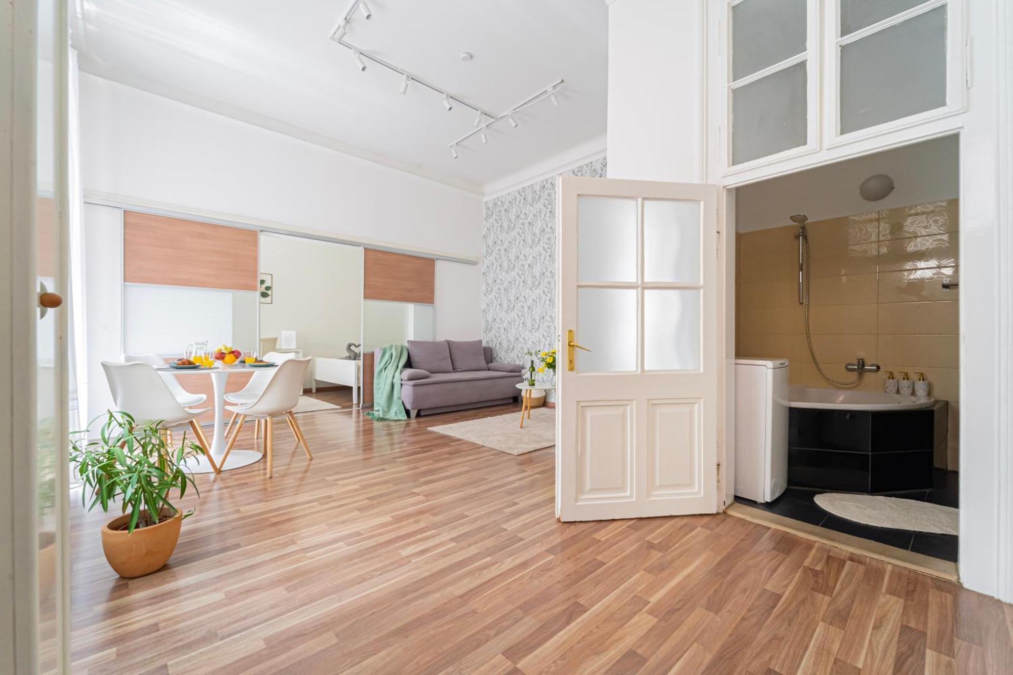 Erika's Downtown Apartment