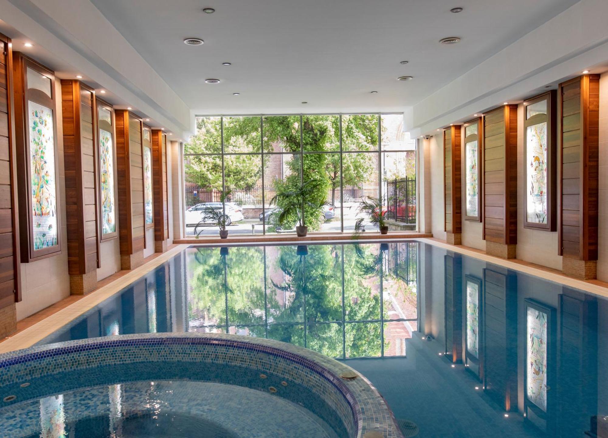Hotel Lion's Garden 4*