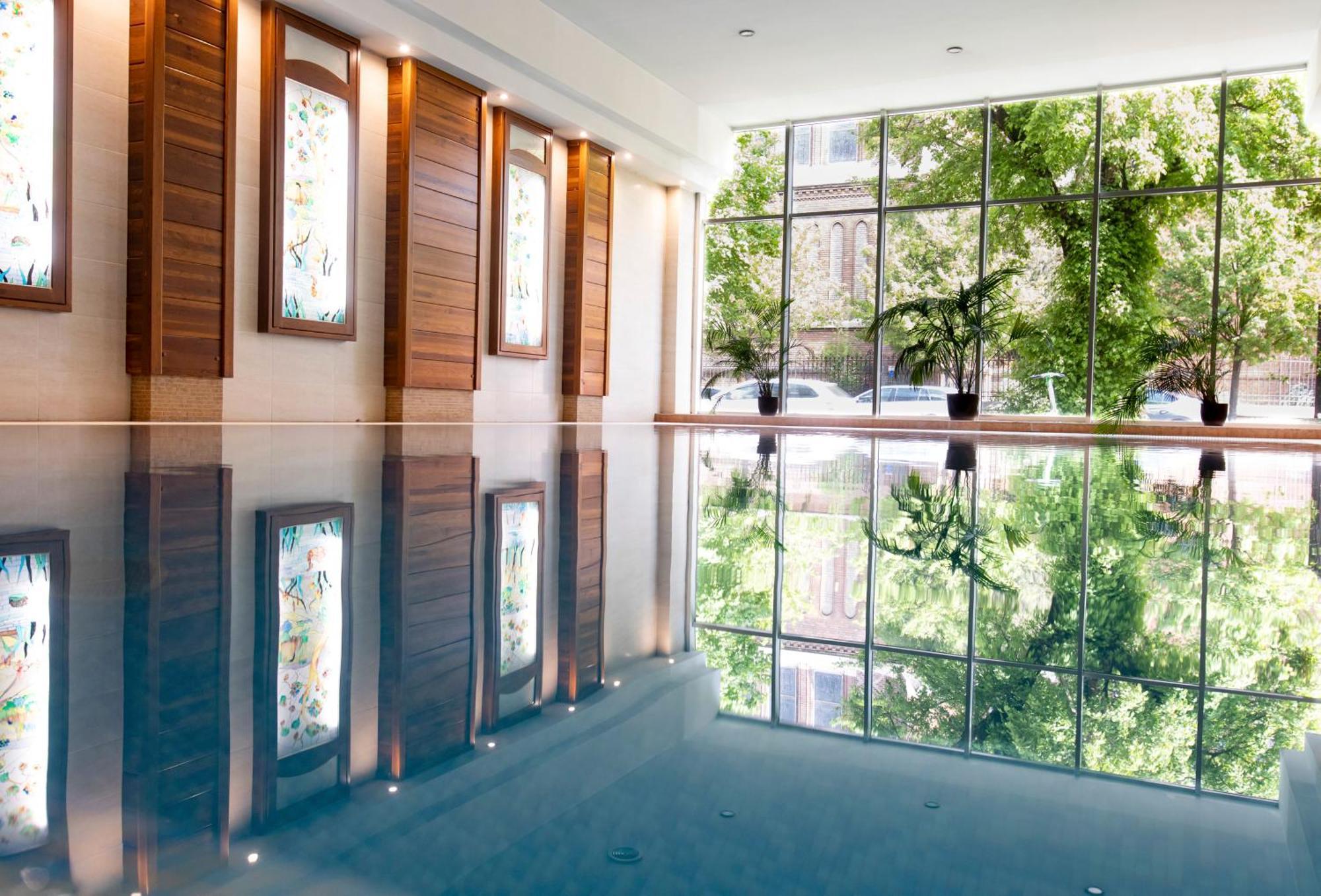 Lion's Garden Hotel 4*