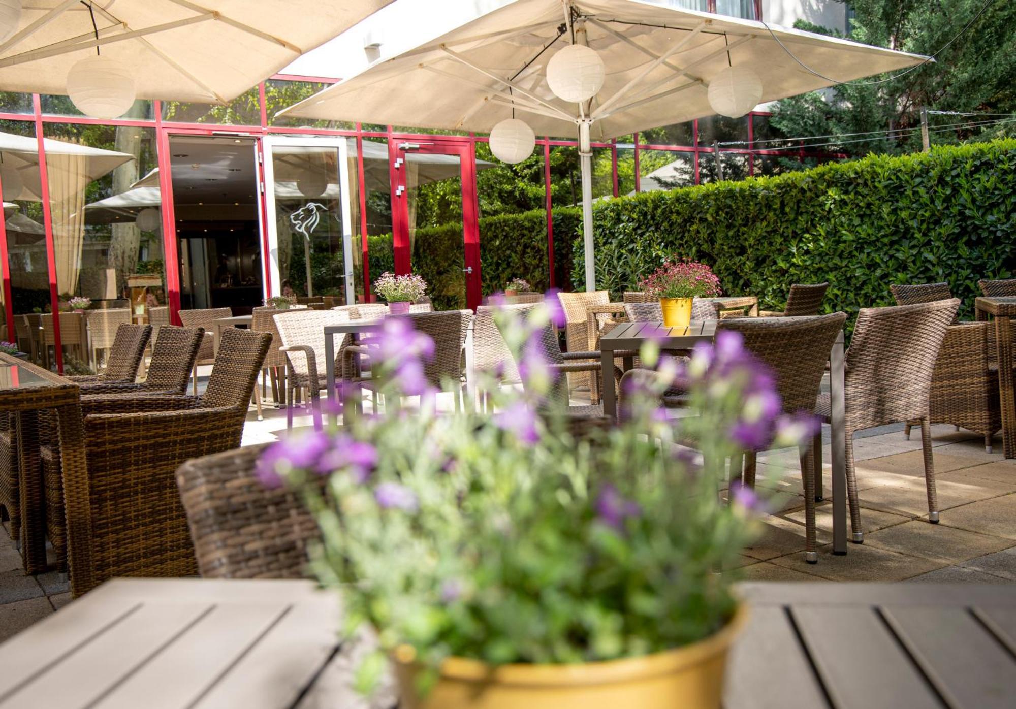 Hotel Lion's Garden 4*