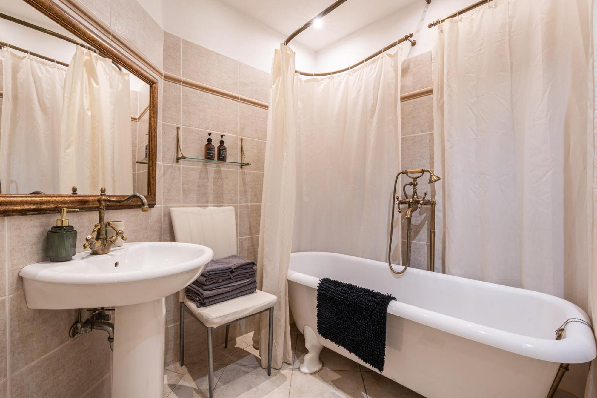 Basilica And Castle View Luxury Suite, Free Parking Reservation Needed Apartment Budapest