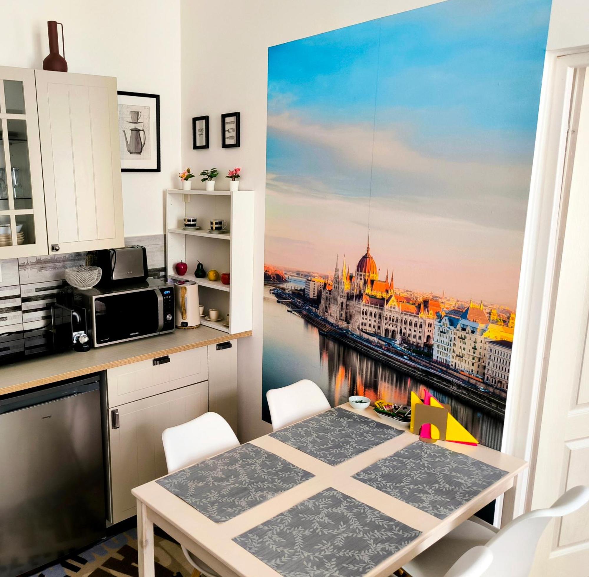 Margaret & Violet - Stylish Downtown Apartments In Budapest