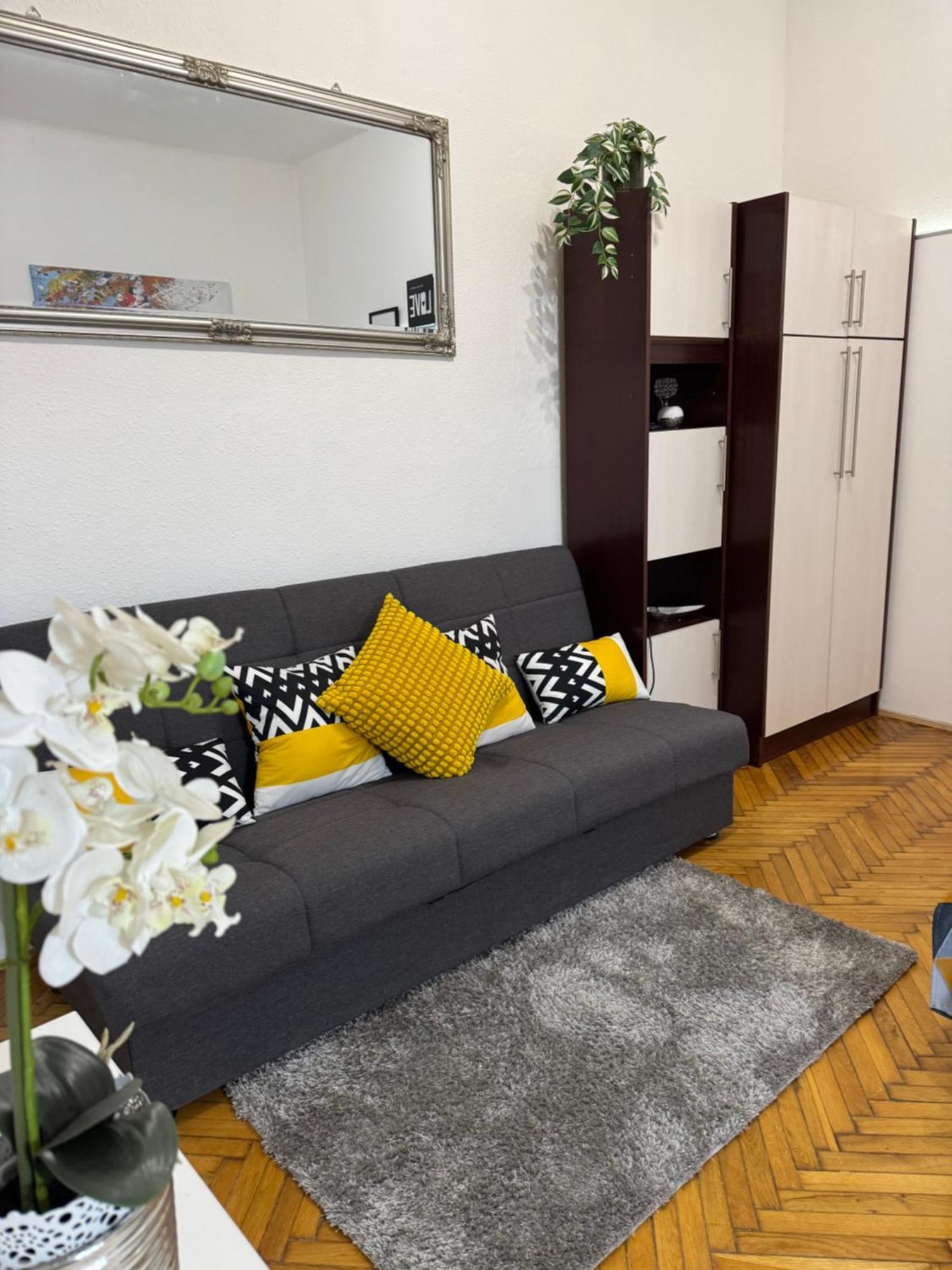 Small Cosy Near The Famous Westend Center Budapest