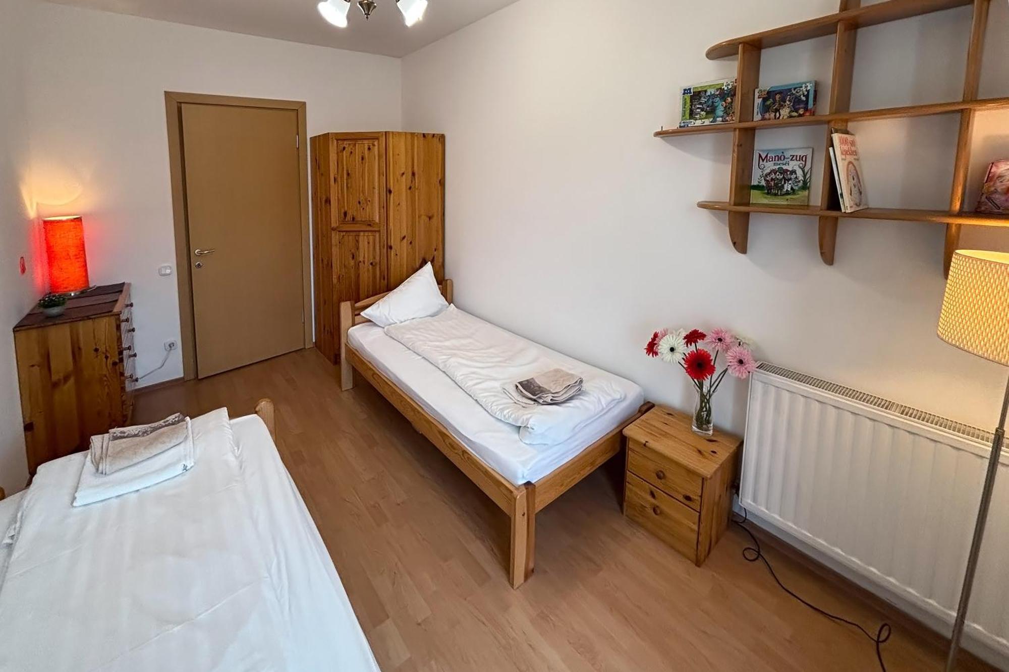 Calm Premium Apartment, Terrace & Garage Apartment