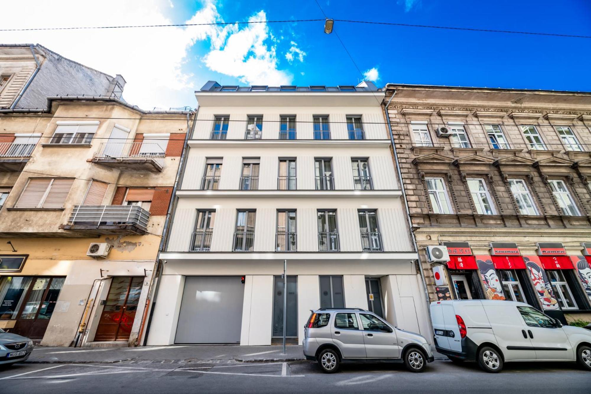 Apartment D52 *