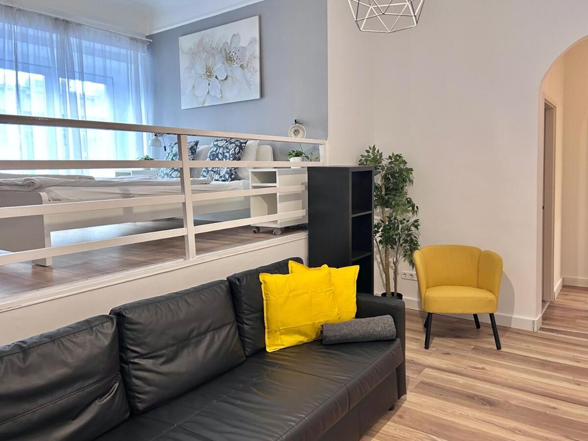 Budget By Hi5- Akacfa Street Appartamento Budapest