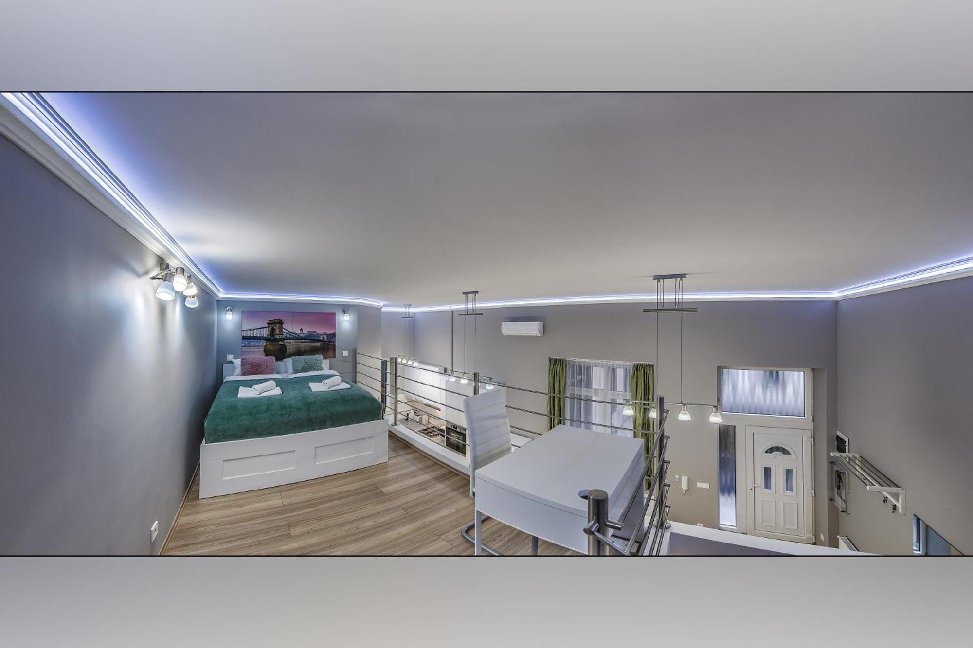 Glamorous - Oktogon Center