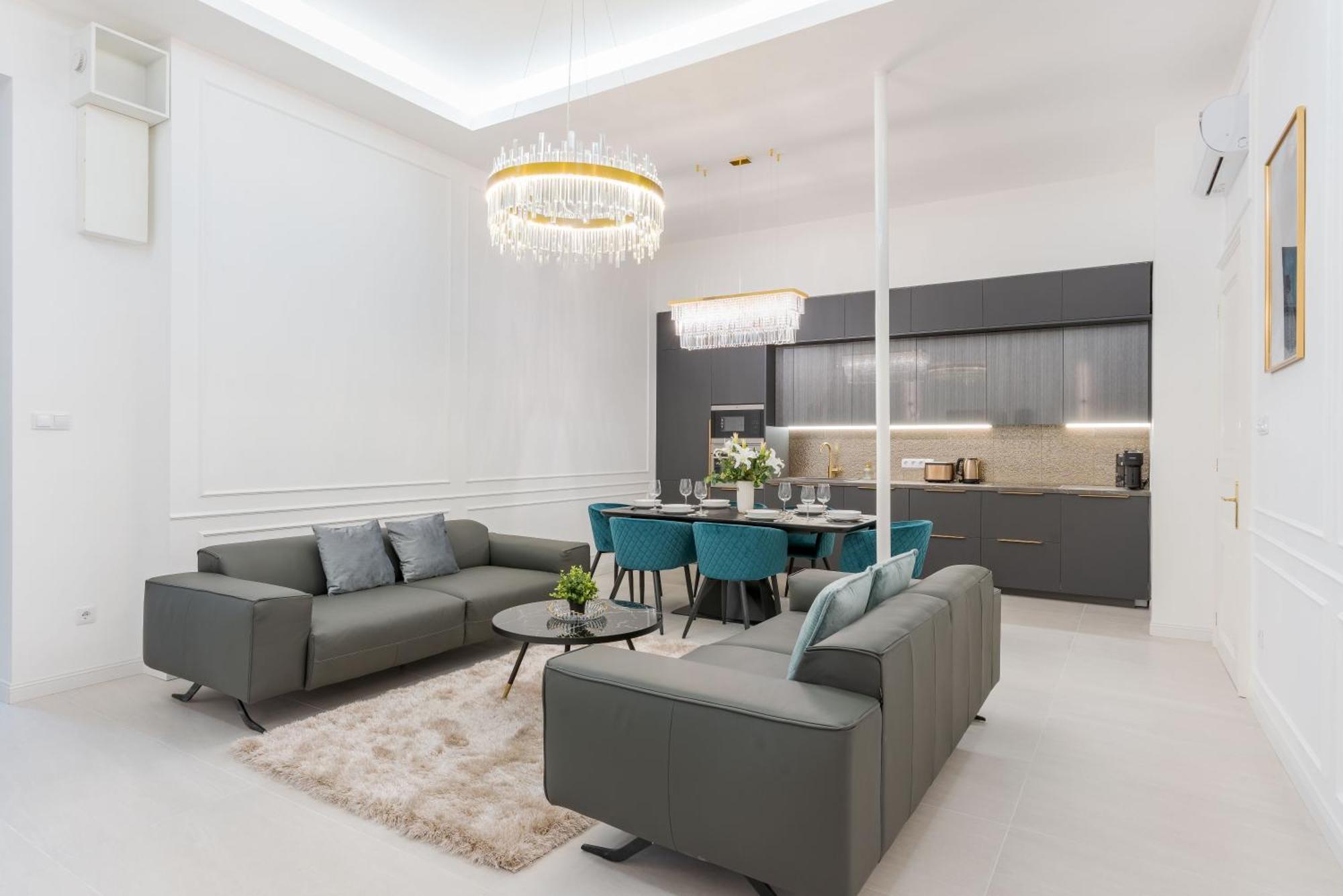 High-end Grand Elizabeth Next To The New York Cafe Budapest