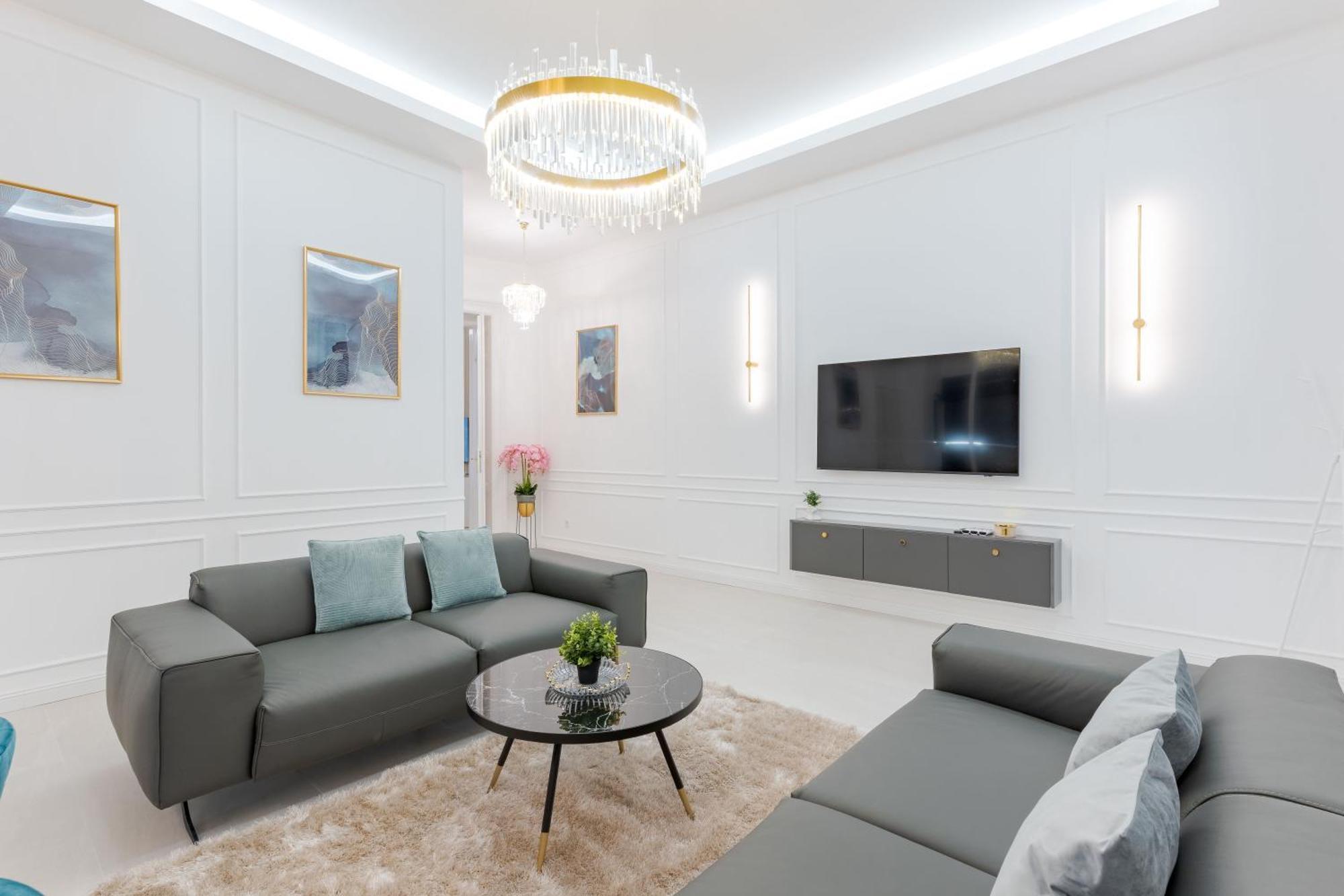 High-end Grand Elizabeth Next To The New York Cafe * Budapest