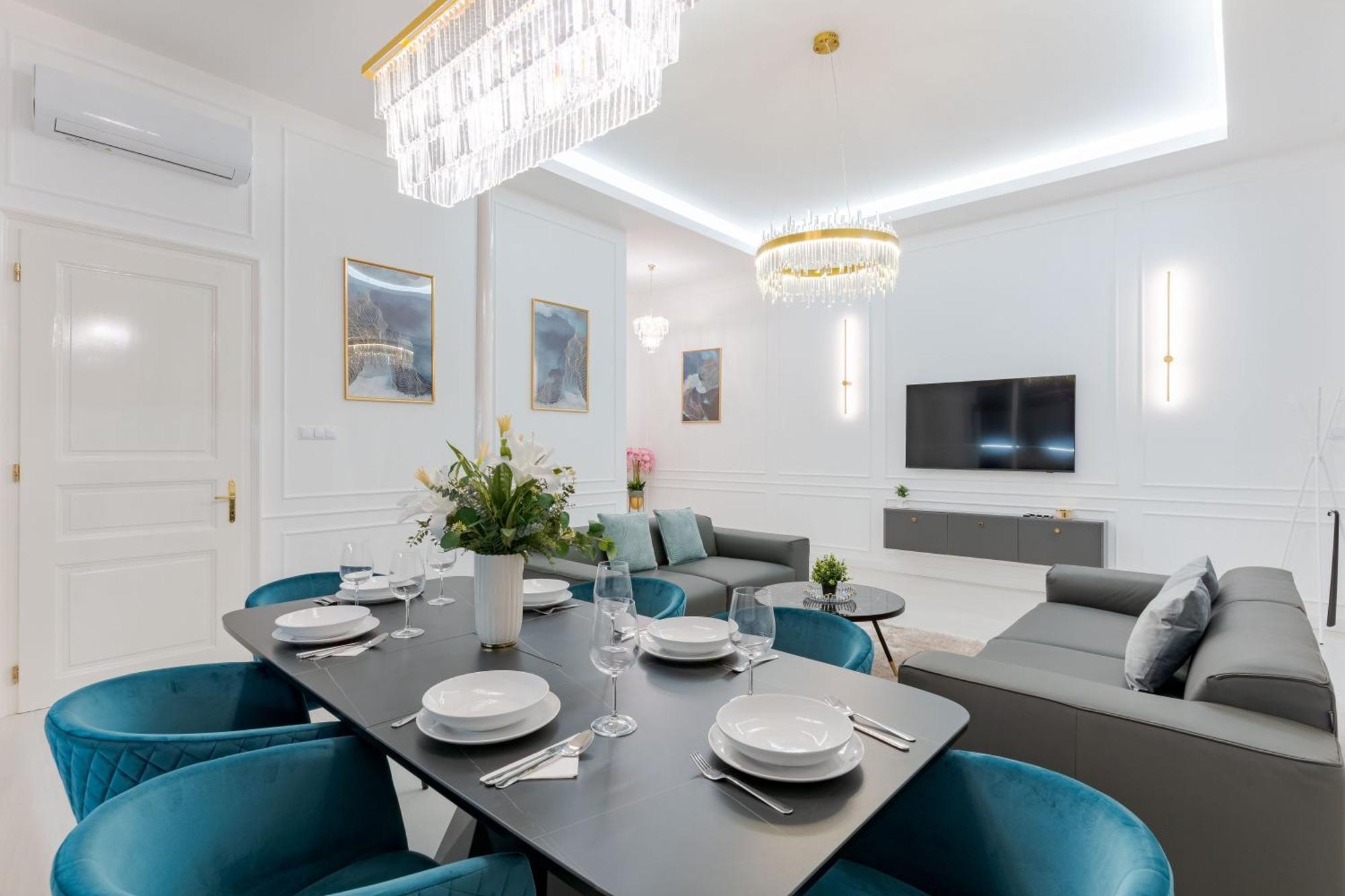High-end Grand Elizabeth Next To The New York Cafe * Budapest