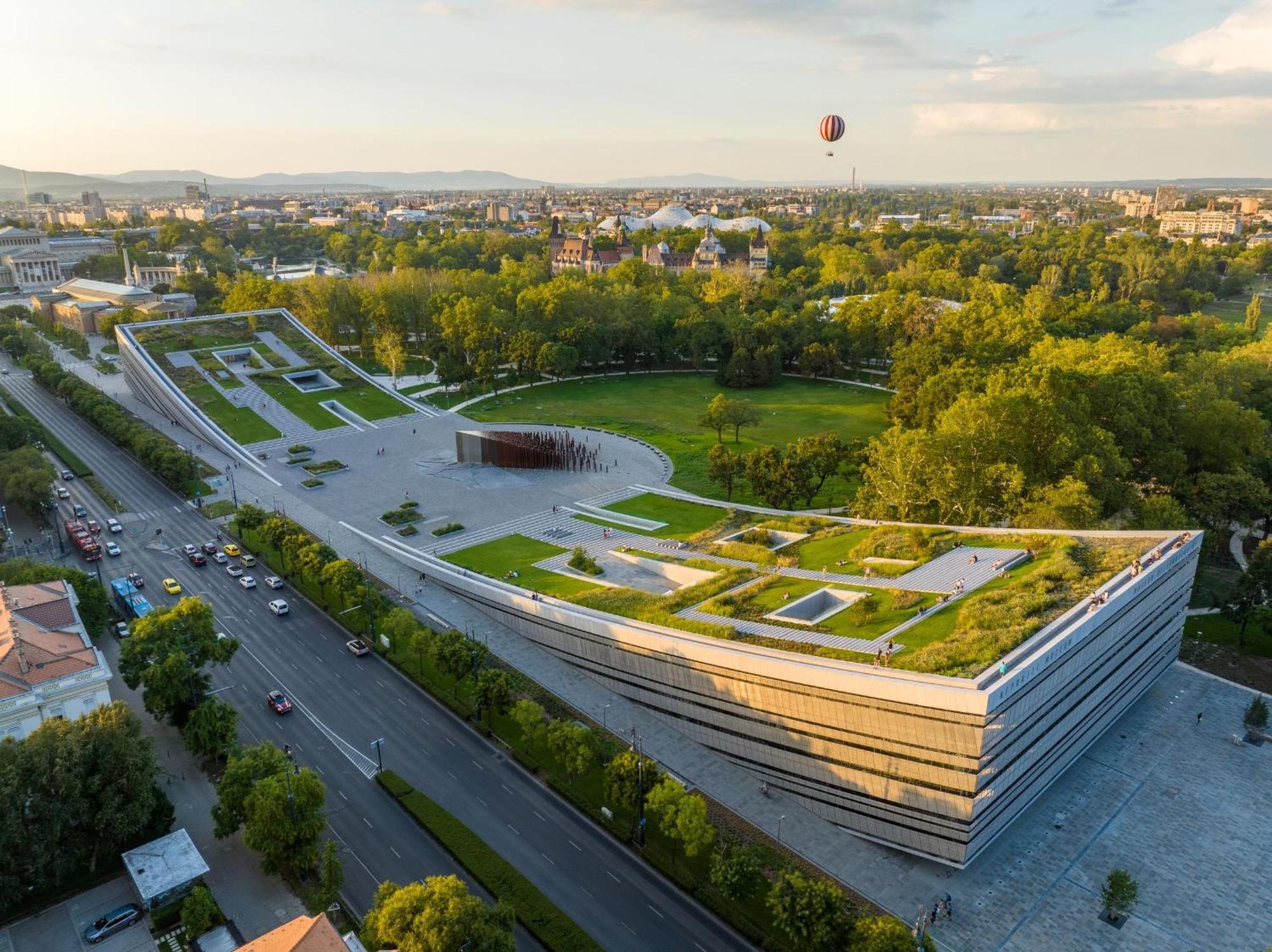 Business And Pleasure With Air Condition * Budapest
