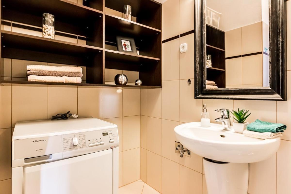 Penthouse Free Parking 2balconies Ac Apartment *