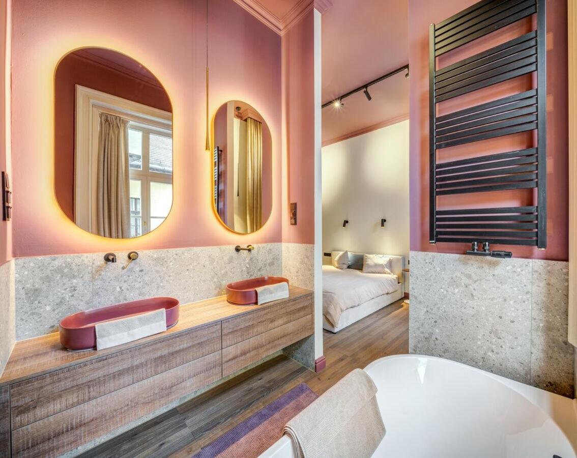 Stylish 2br In Historic Palace District * Budapest