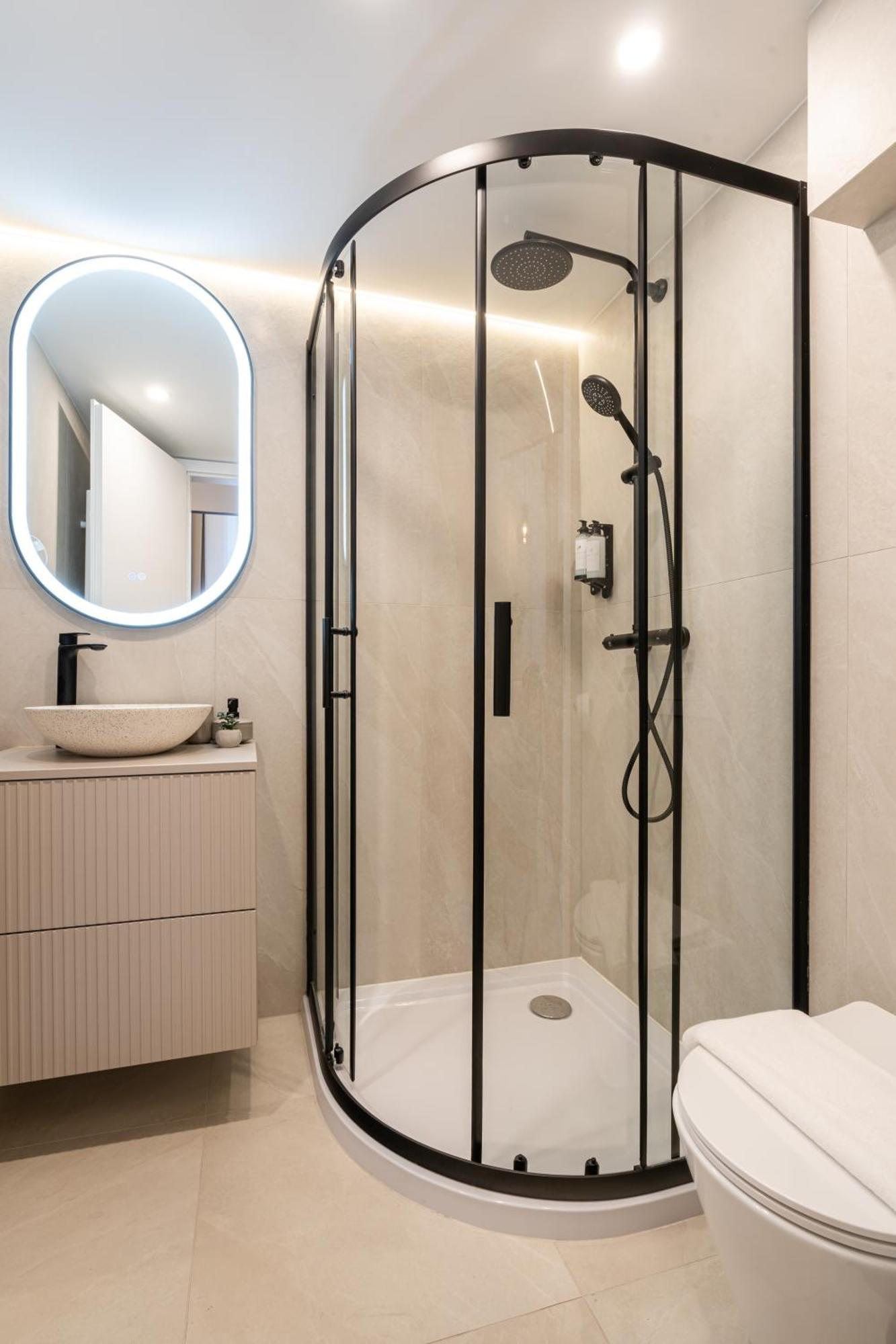 E22 - Boutique Apartments, Location By Bqa Apartman *