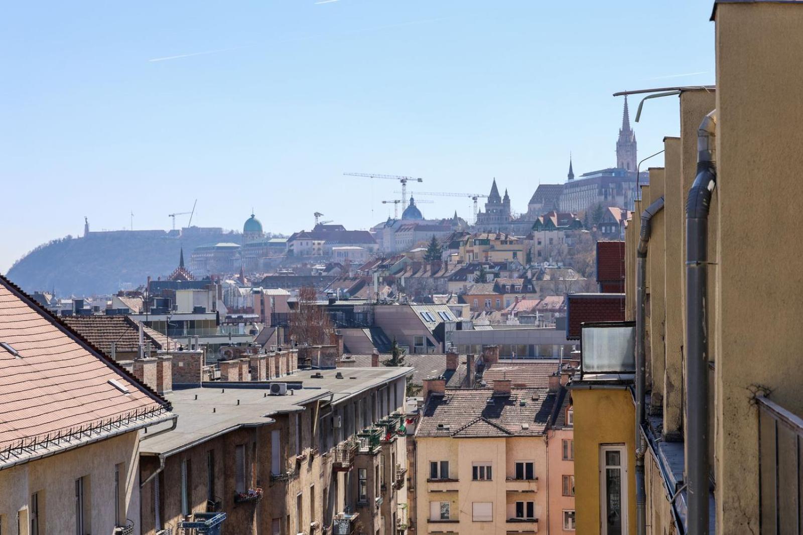 M52 Buda By Danube & Castle View Budapest