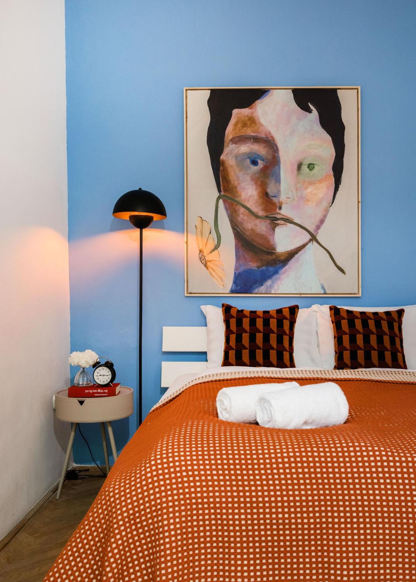 Experience Nightlife Right Next To Szimpla Kert *