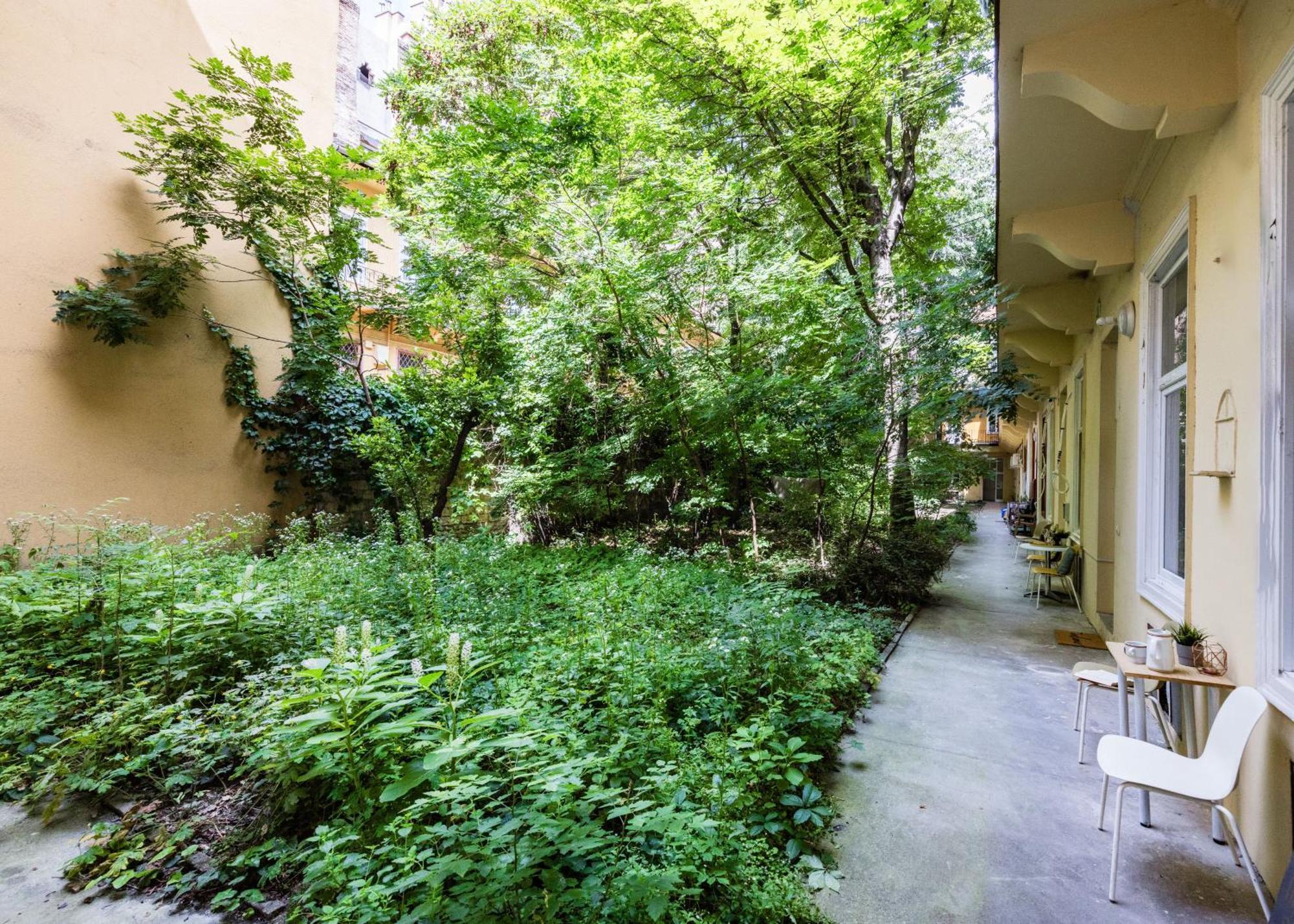 Experience Nightlife Right Next To Szimpla Kert Apartment