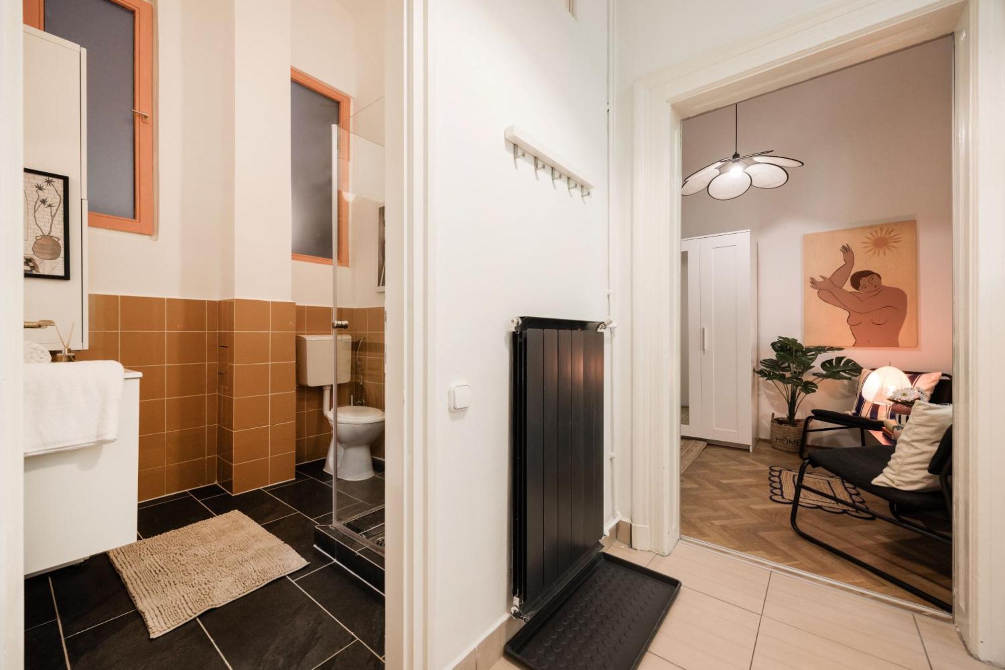 Art Lovers Loft-garden View 3br 2ba Gem Budapest