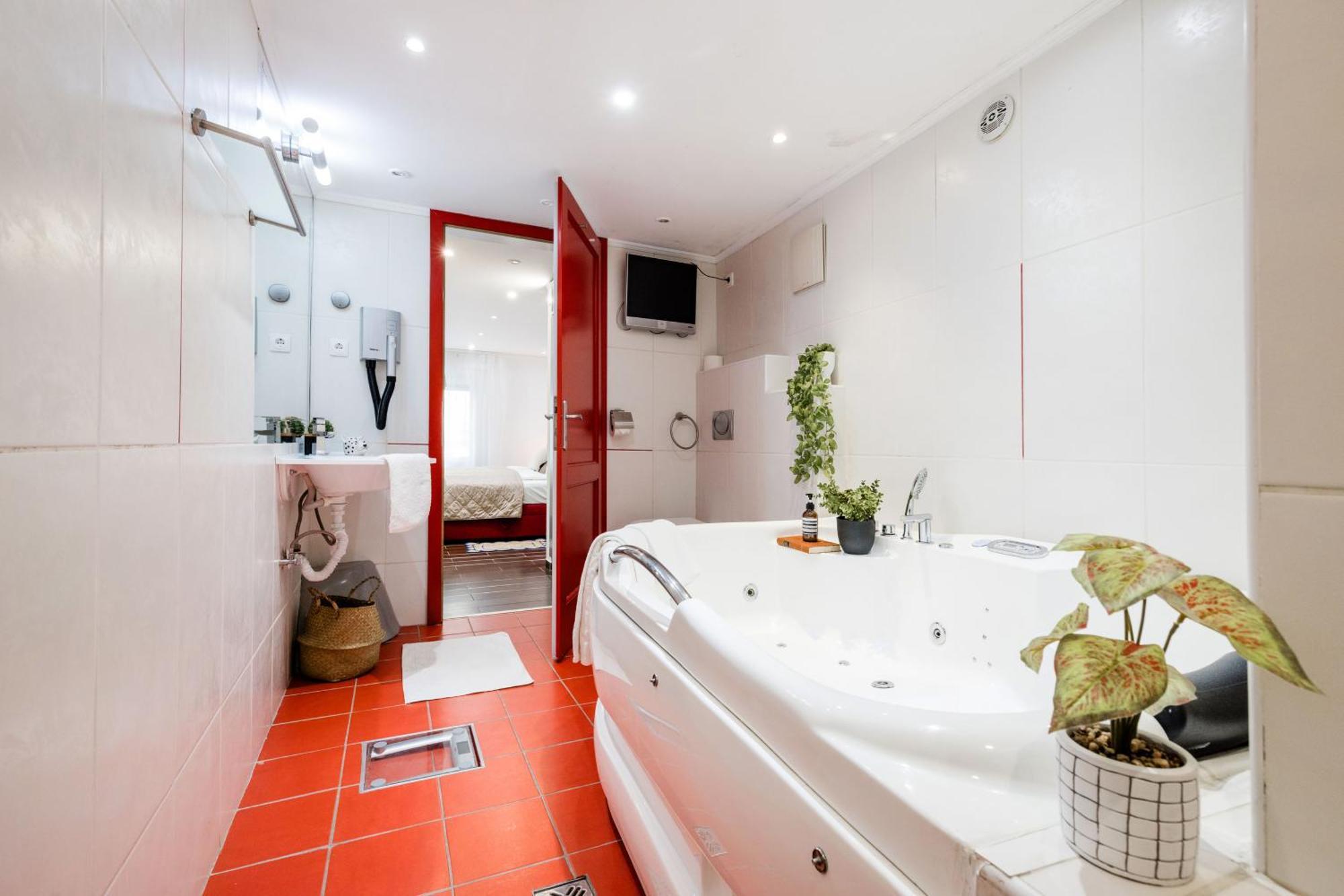 Chic Retreat With Jacuzzi By Gozsdu Udvar & Fashionst Apartment *