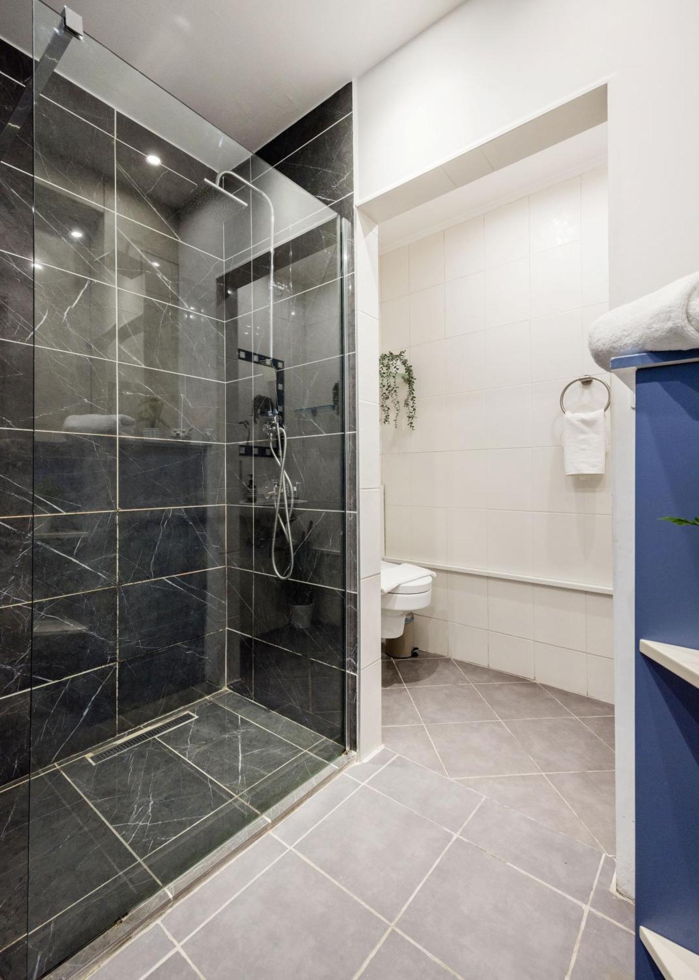 Chic Retreat With Jacuzzi By Gozsdu Udvar & Fashionst Apartment Budapest