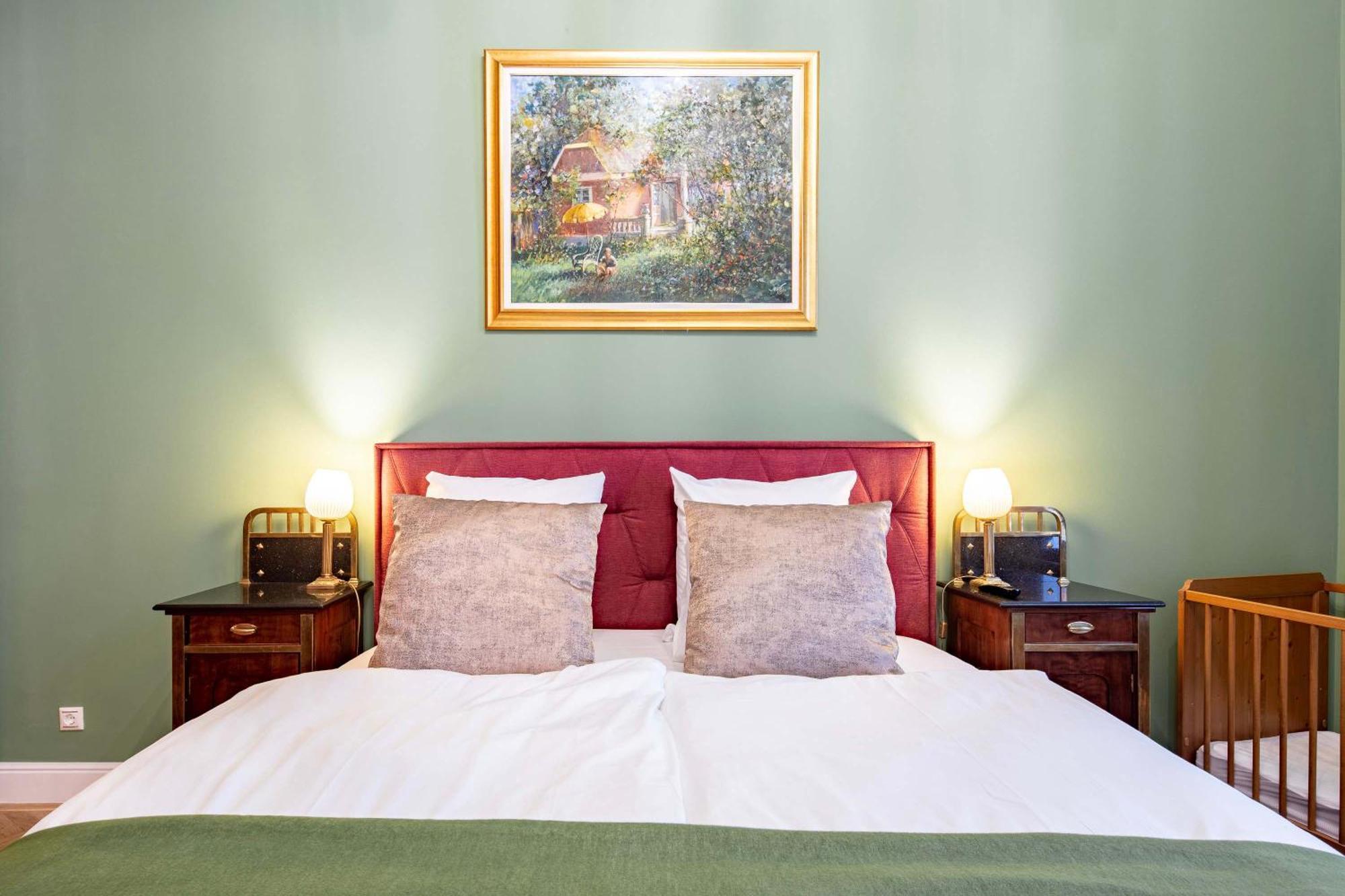 - Luxury - Very Comfy *