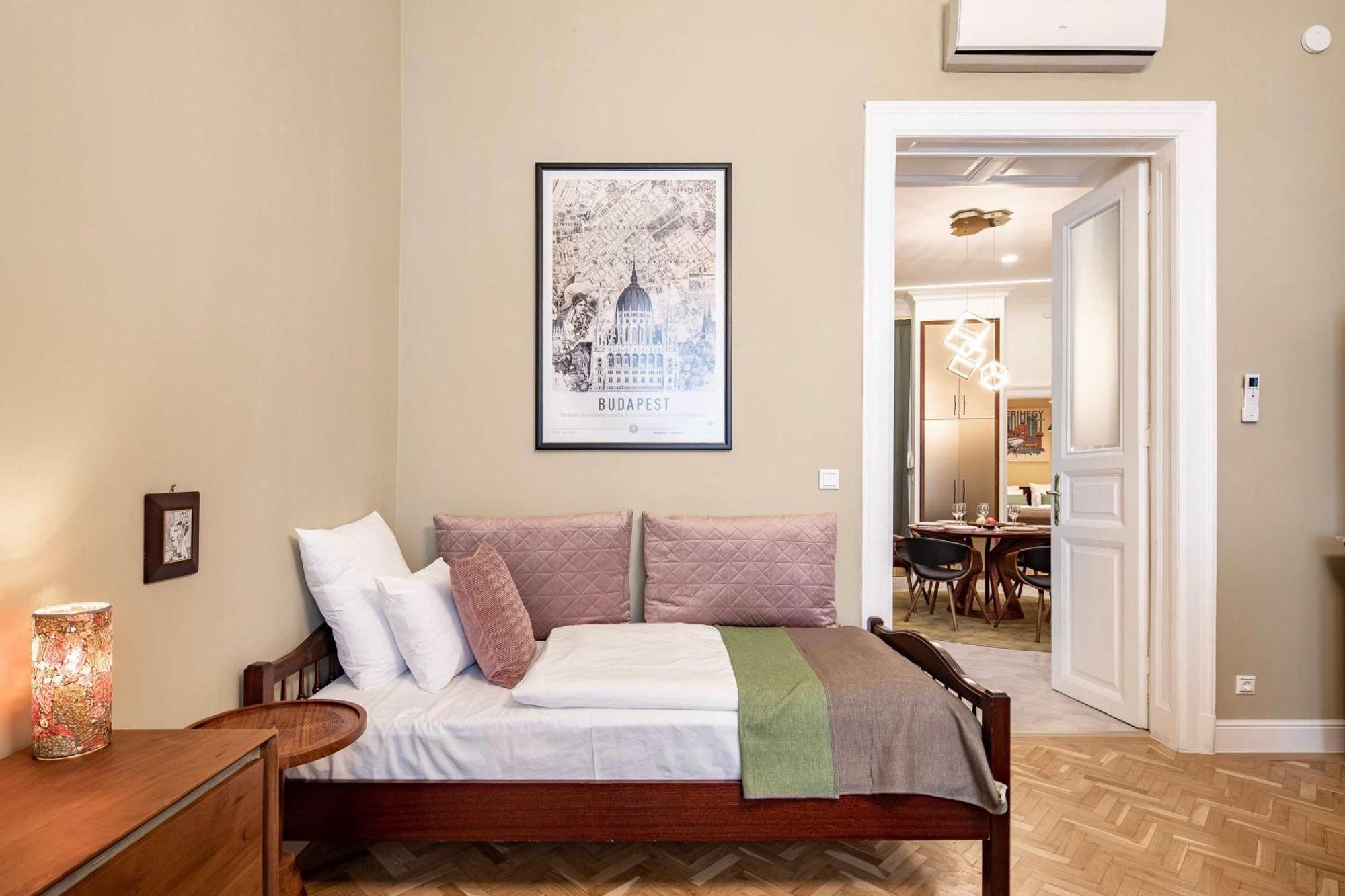- Luxury - Very Comfy Apartment