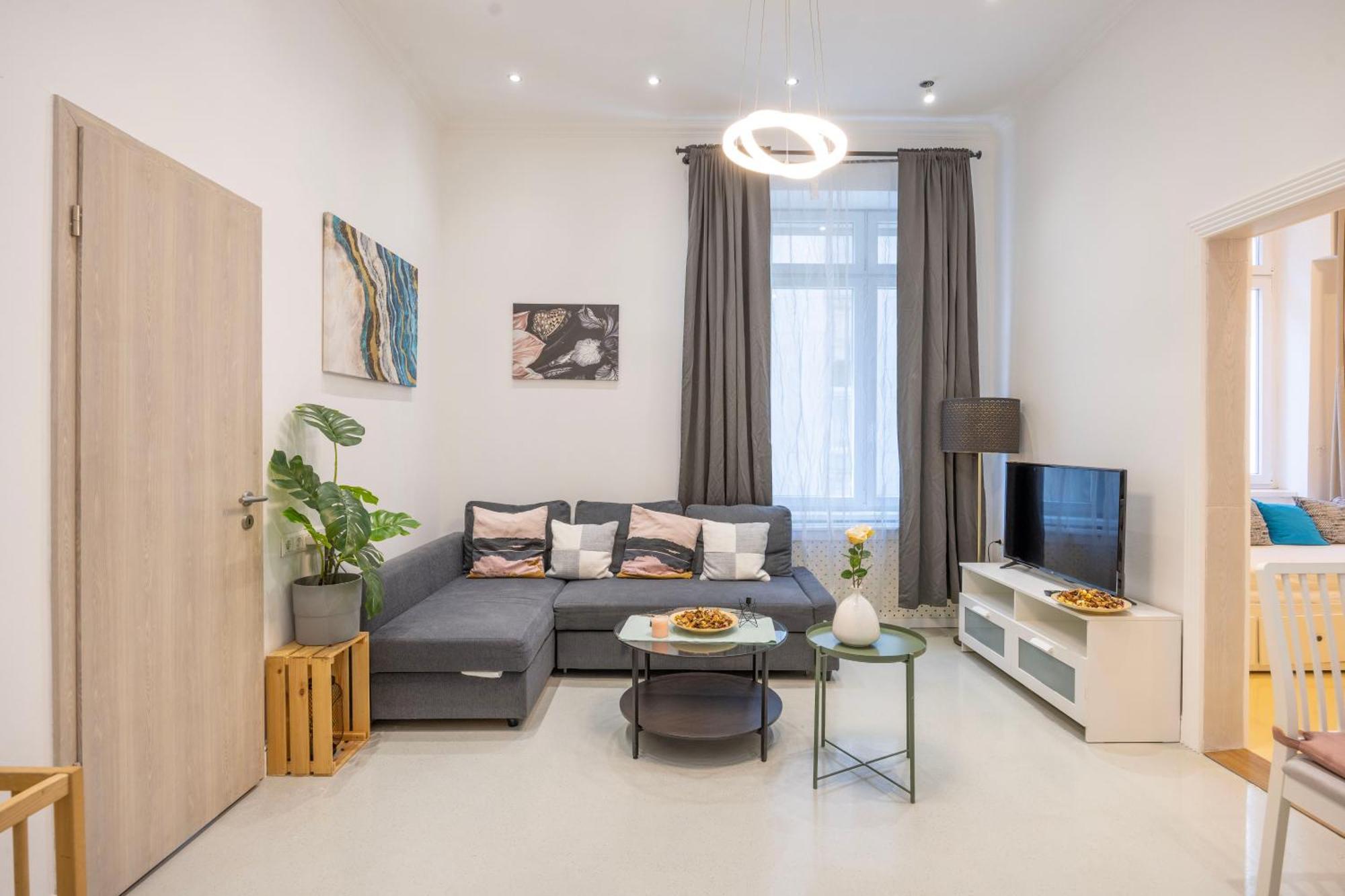 Deluxe & Cozy 1 Bedroom Next To The Fashion St Apartment