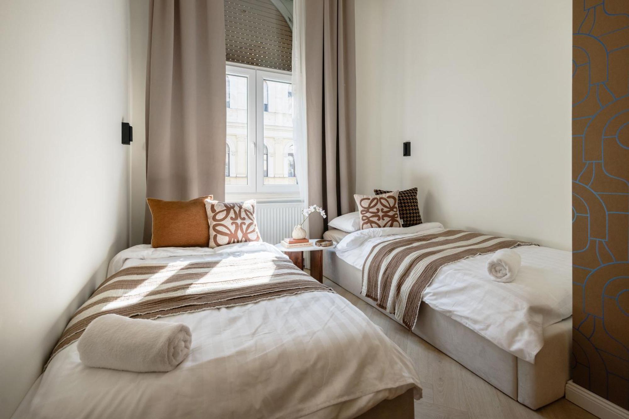 Spacious 5br By Opera, Liszt Ferenc & Centre *