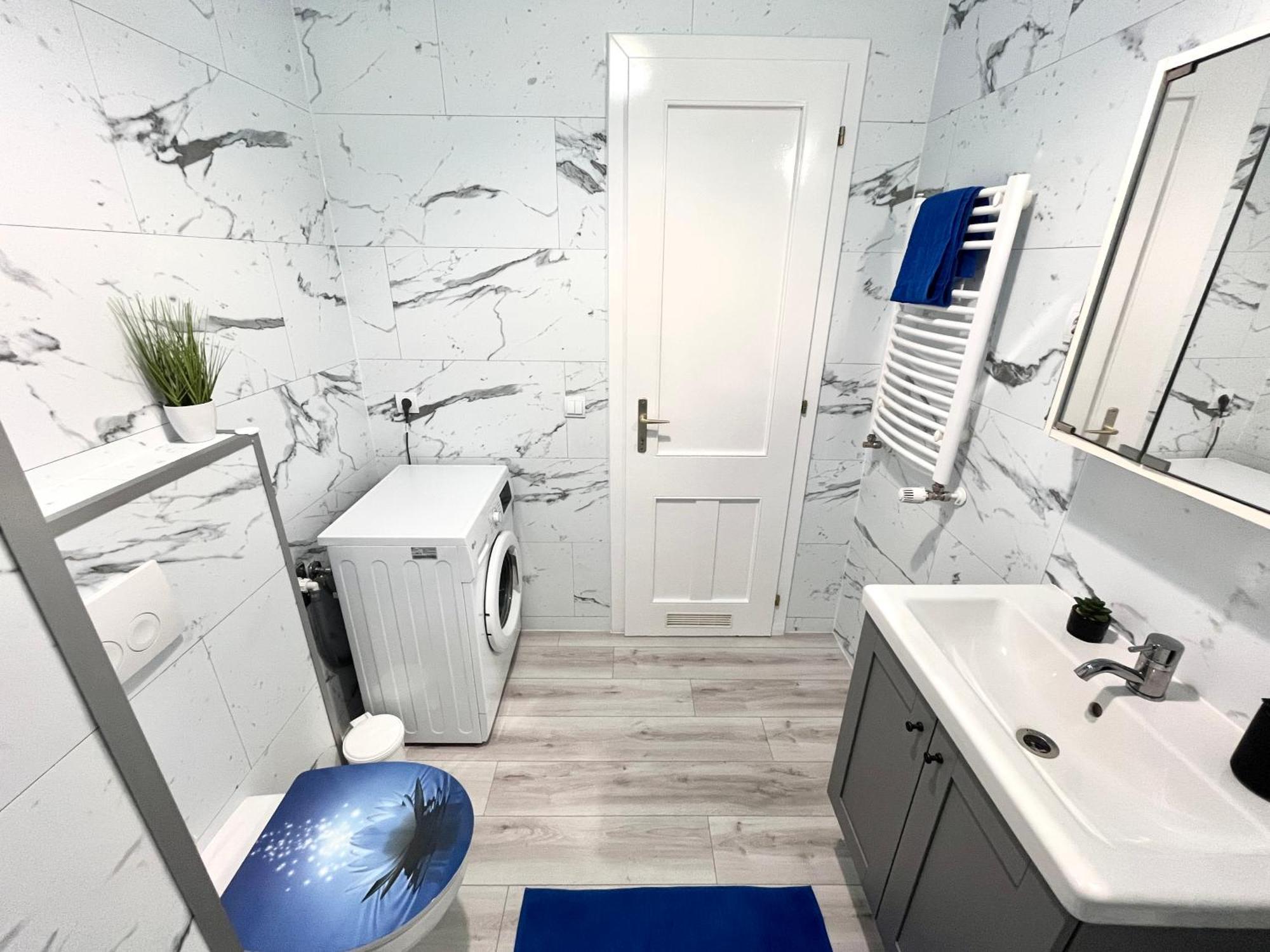Cozy Convenient Center Apartment *