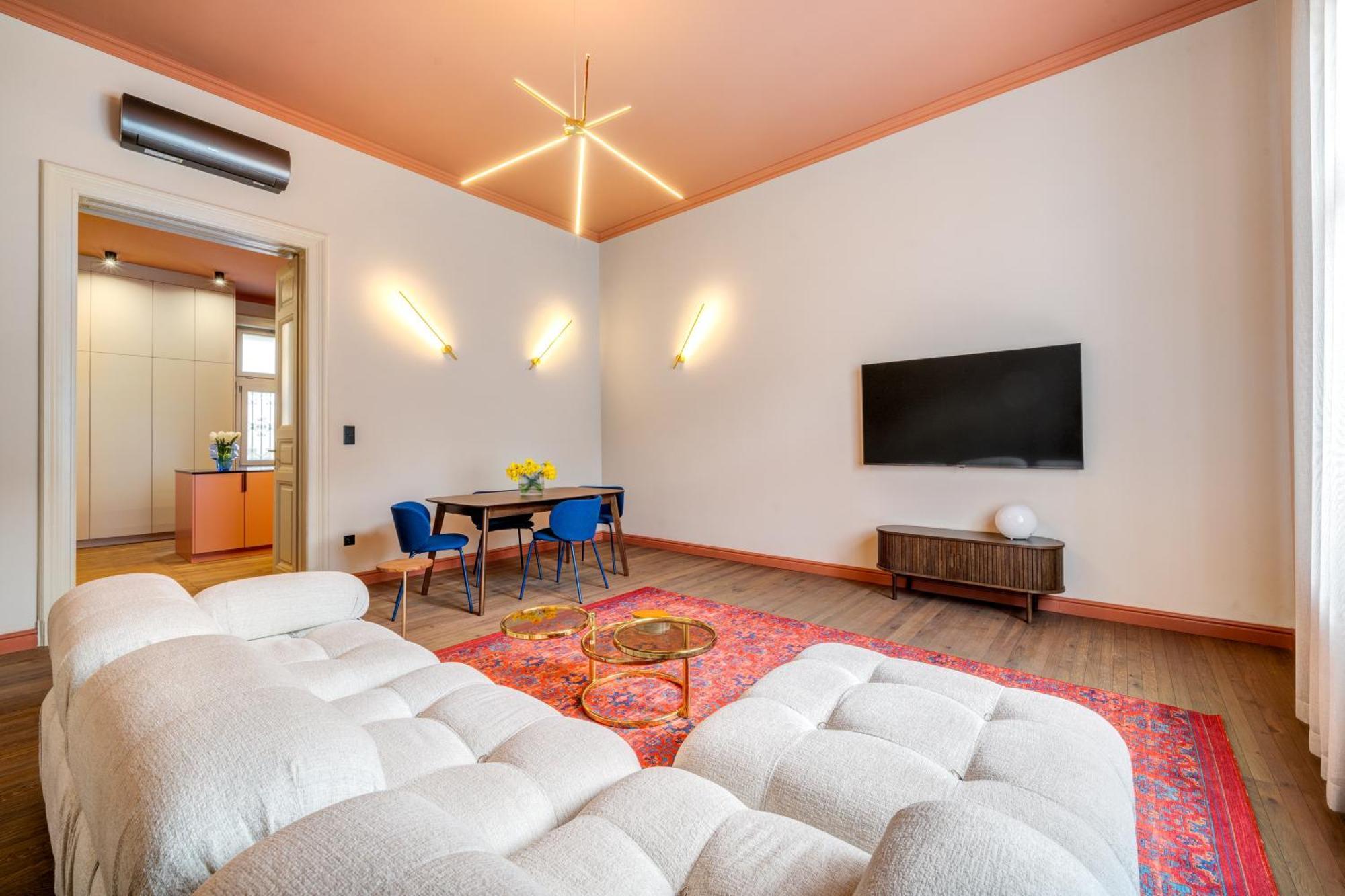 Stylish 2br In Historic Palace District Lejlighed