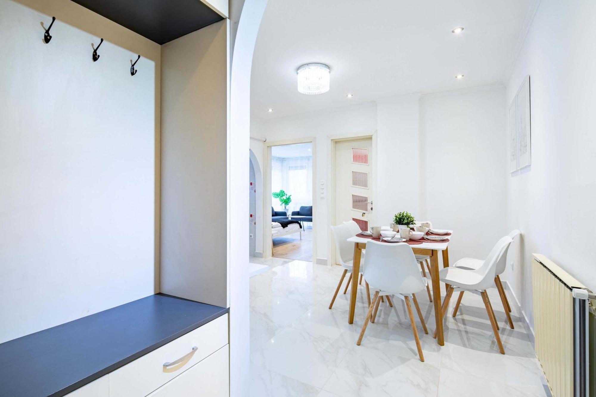 Balcony - - Spacious - Sunny Apartment *