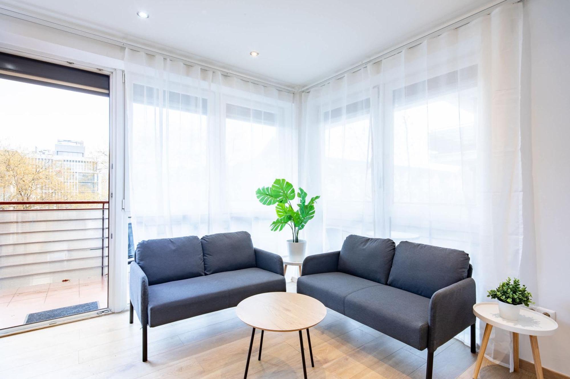 Balcony - - Spacious - Sunny * Budapest