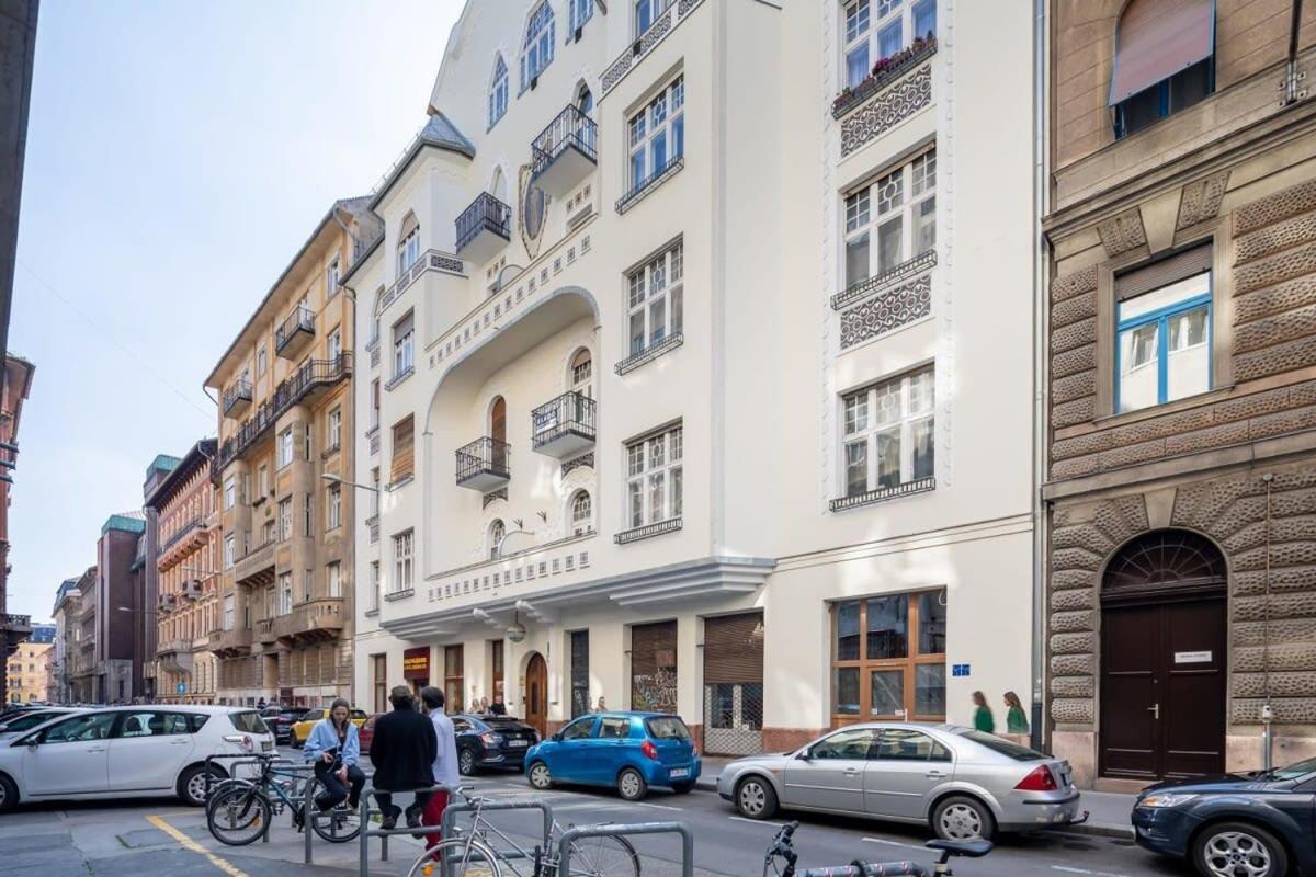 Ultra Away From Apartment