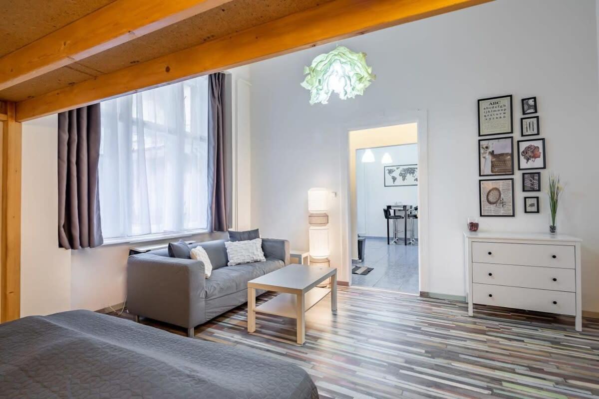 Apartment Ultra Away From