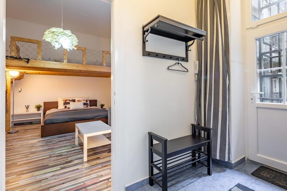 Ultra Away From Apartment Budapest