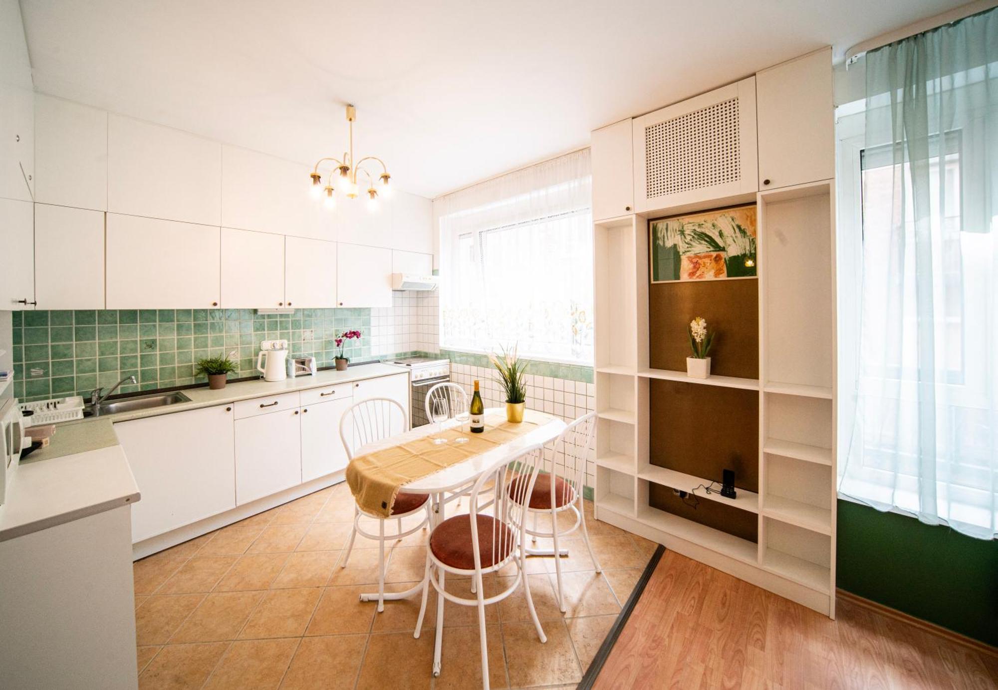 Free Parking - Little Urban Hideaway - Wifi, Ac *