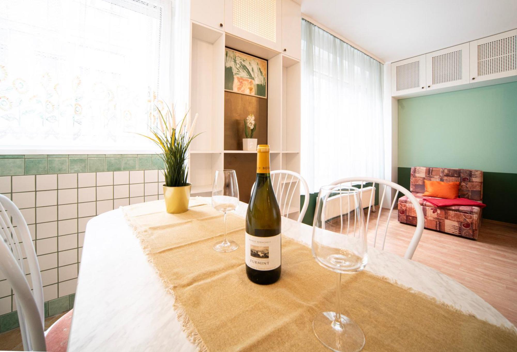 Free Parking - Little Urban Hideaway - Wifi, Ac *