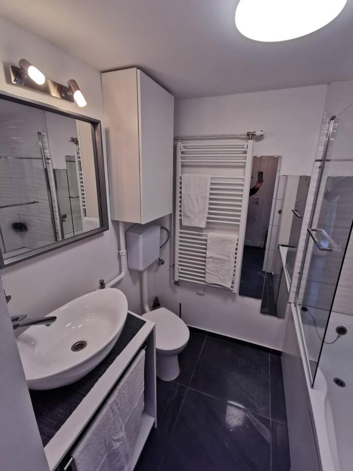 Modern Flat With Perfect Location Apartmán