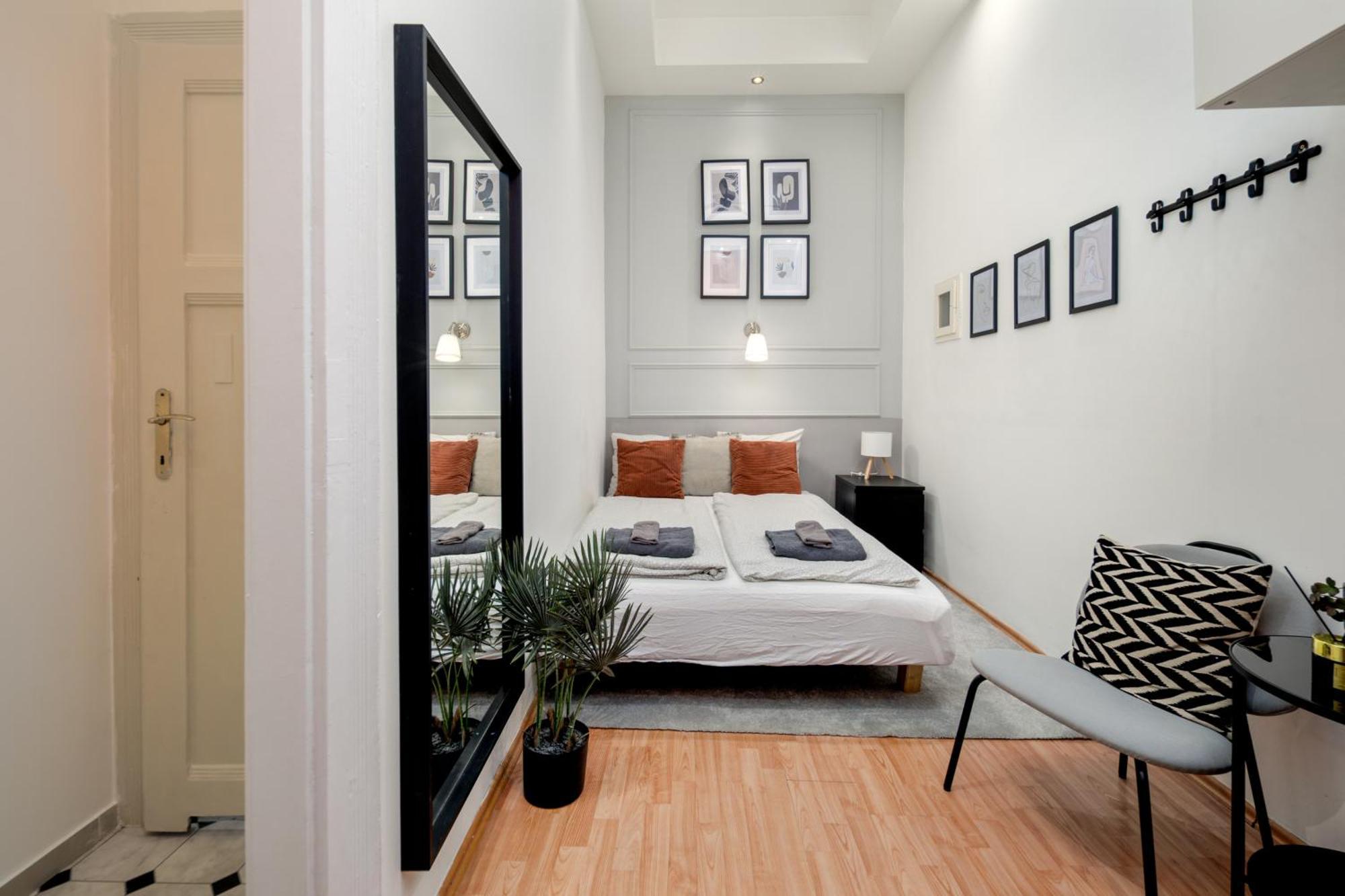 Kazincy -szimpla Kert 1br Appartamento *