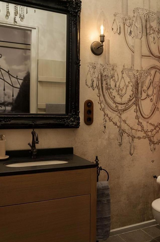 Apartment Luxury Brick & Bliss Loft On Iconic Square *