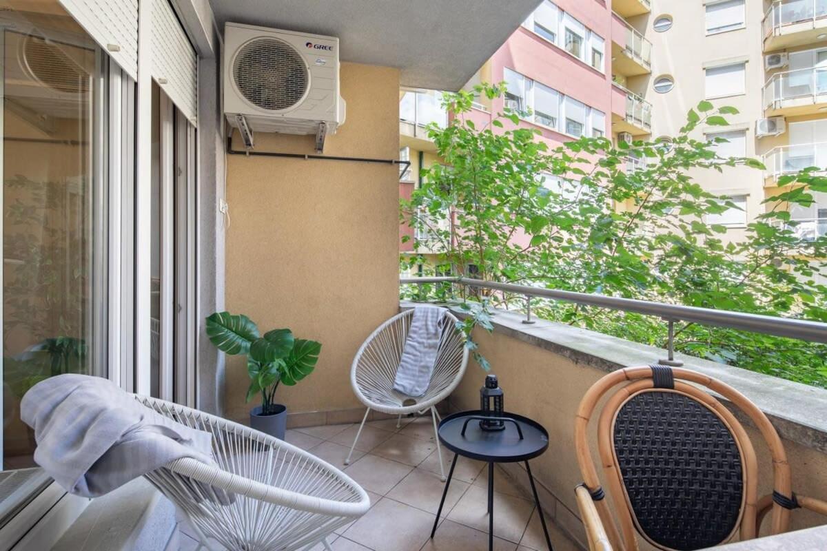 Modern Comfy - Easy Parking Apartment