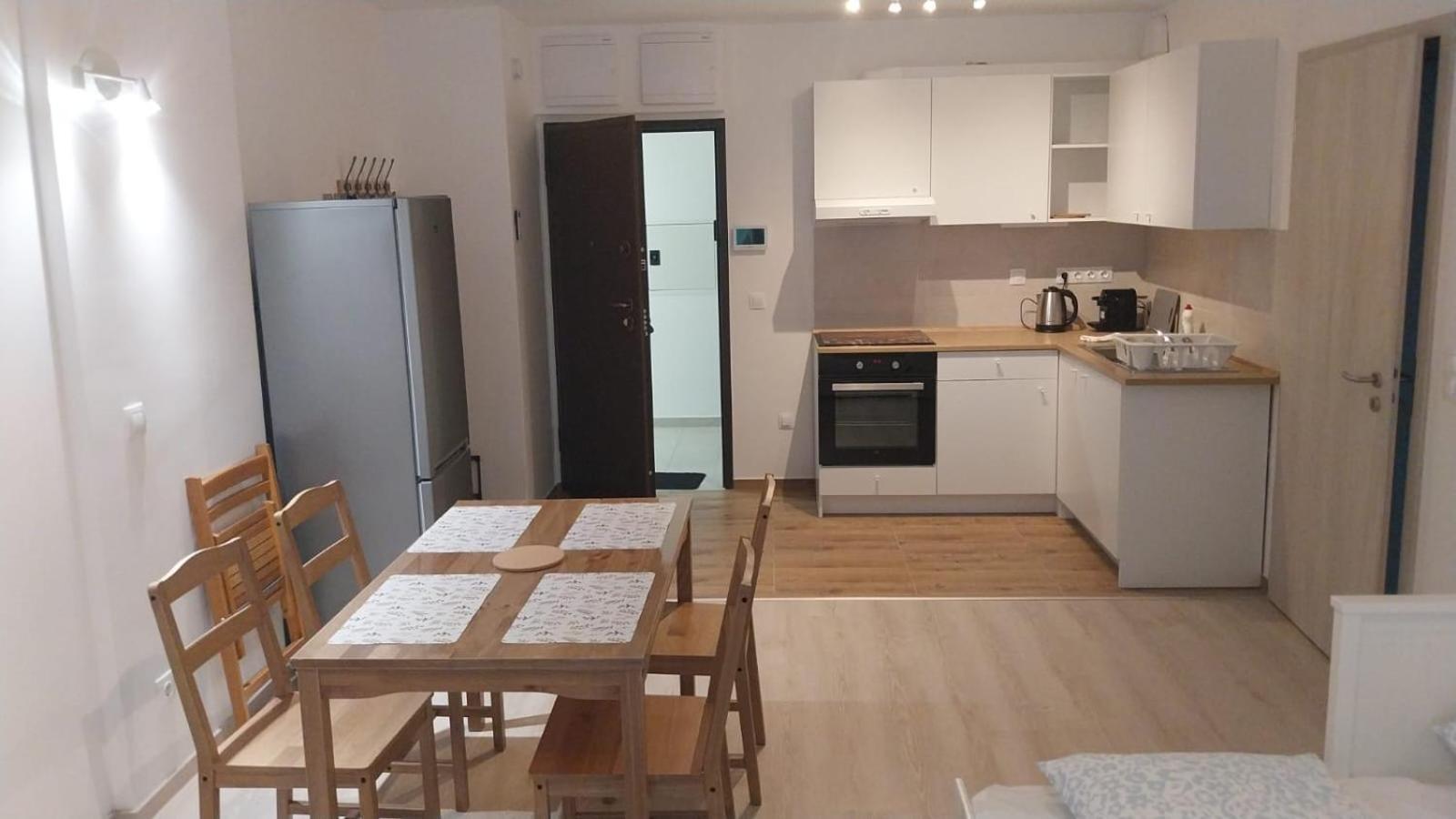 Family 1 Near By Heroes Square With Free Garage Budapest