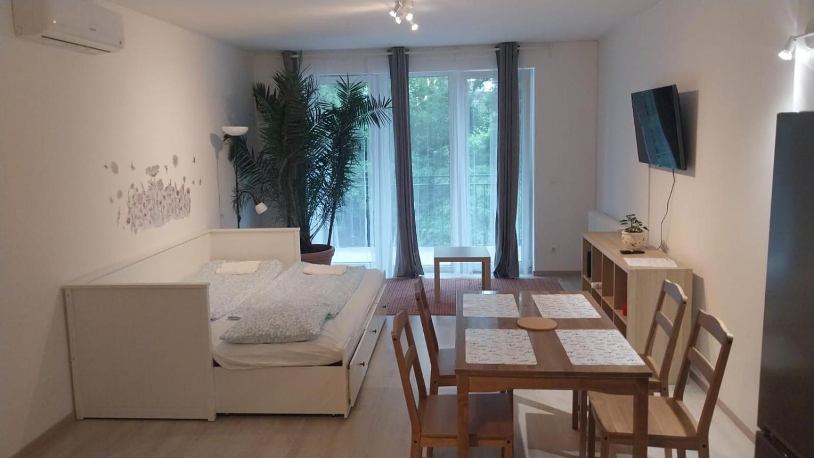 Family 1 Near By Heroes Square With Free Garage Budapest