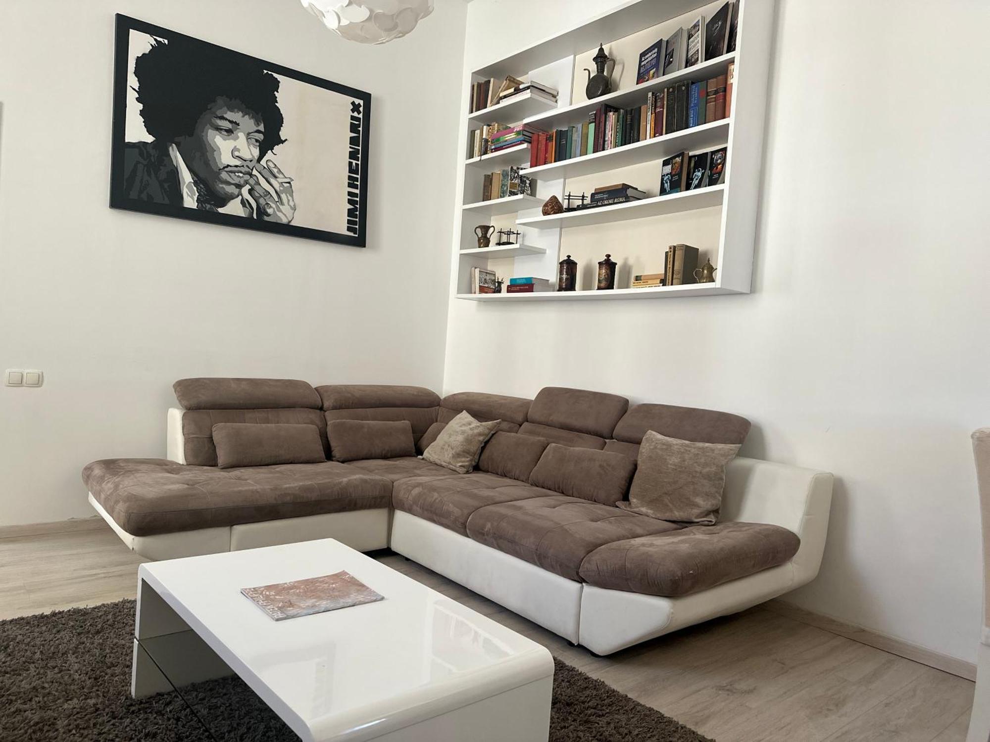 Hendrix Over The Centre Apartman *