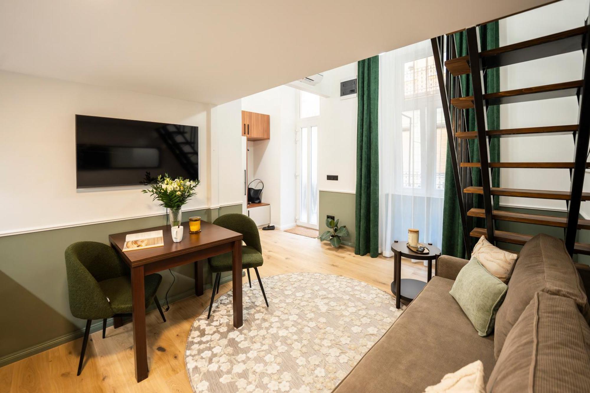 Garden Retreat For Two! Brand New I * Budapest
