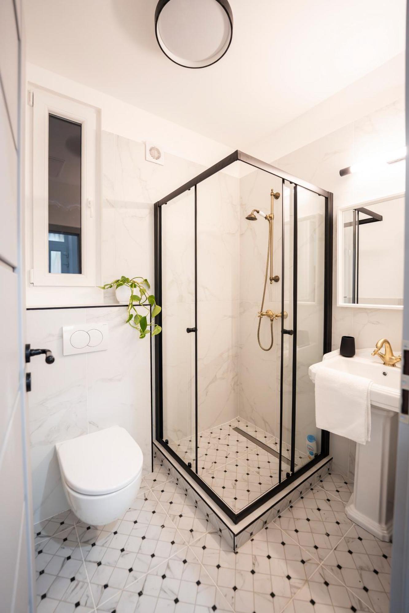Garden Retreat For Two! Brand New I